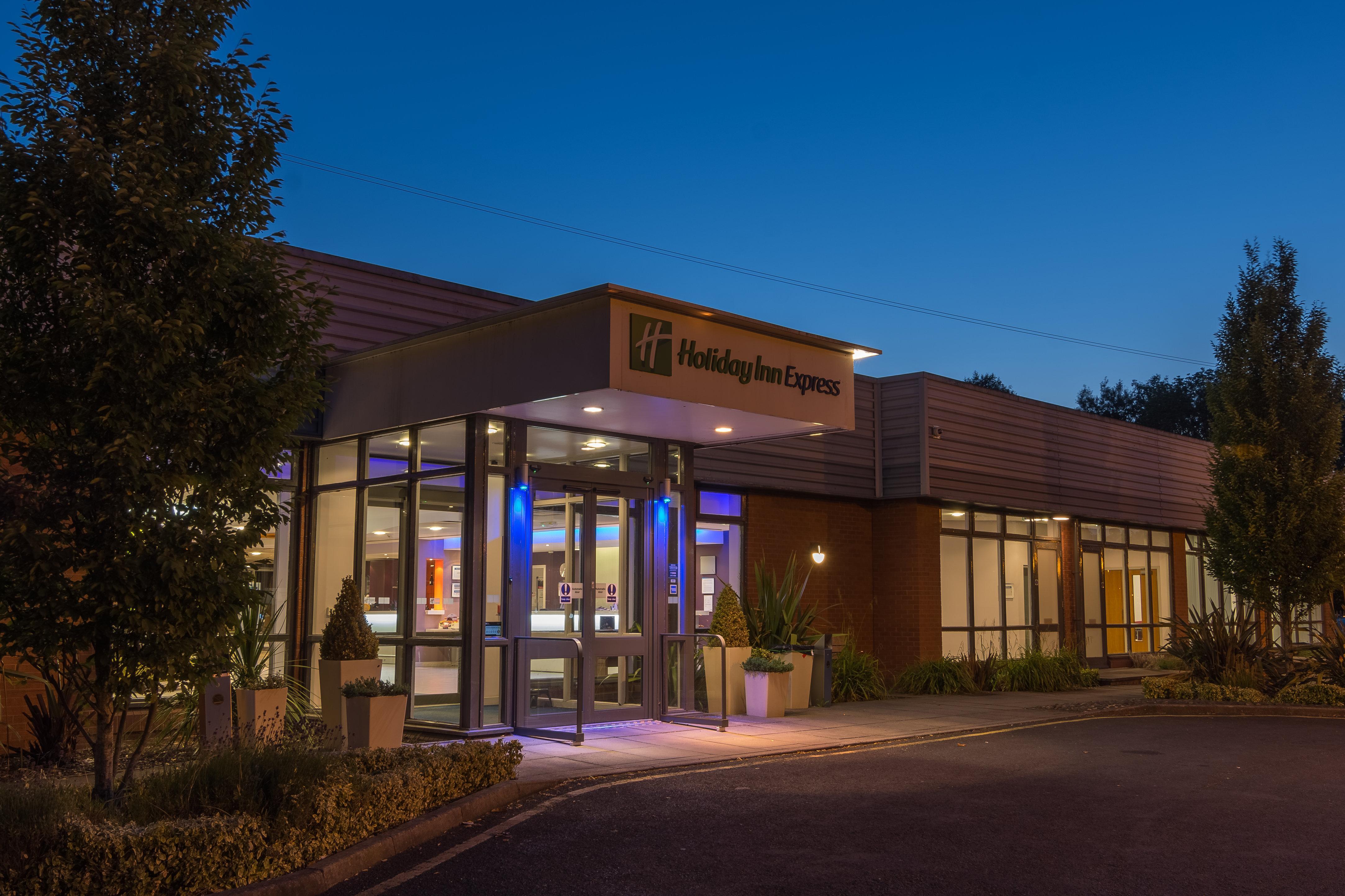 Holiday Inn Express Preston South By Ihg Екстериор снимка