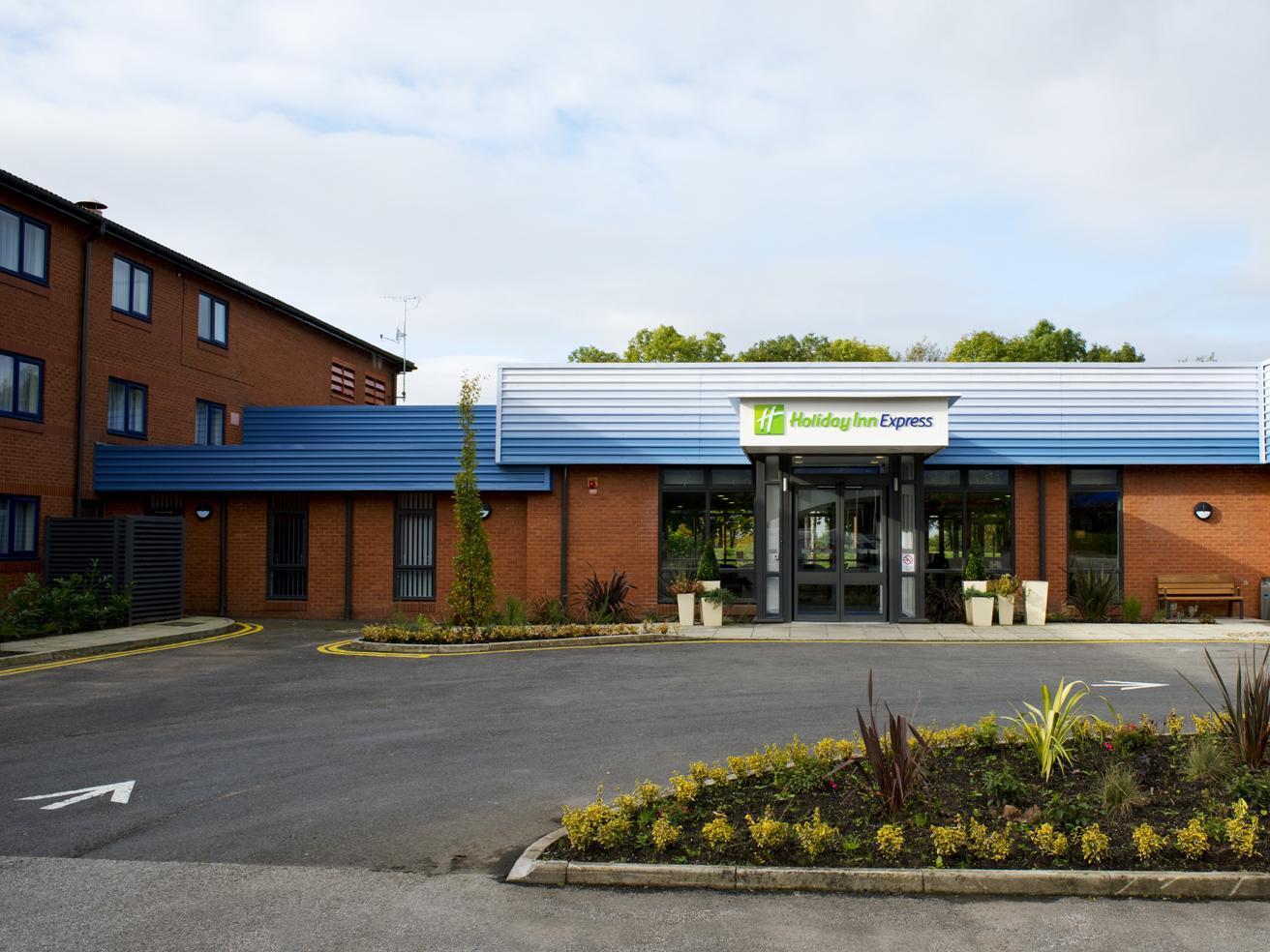 Holiday Inn Express Preston South By Ihg Екстериор снимка