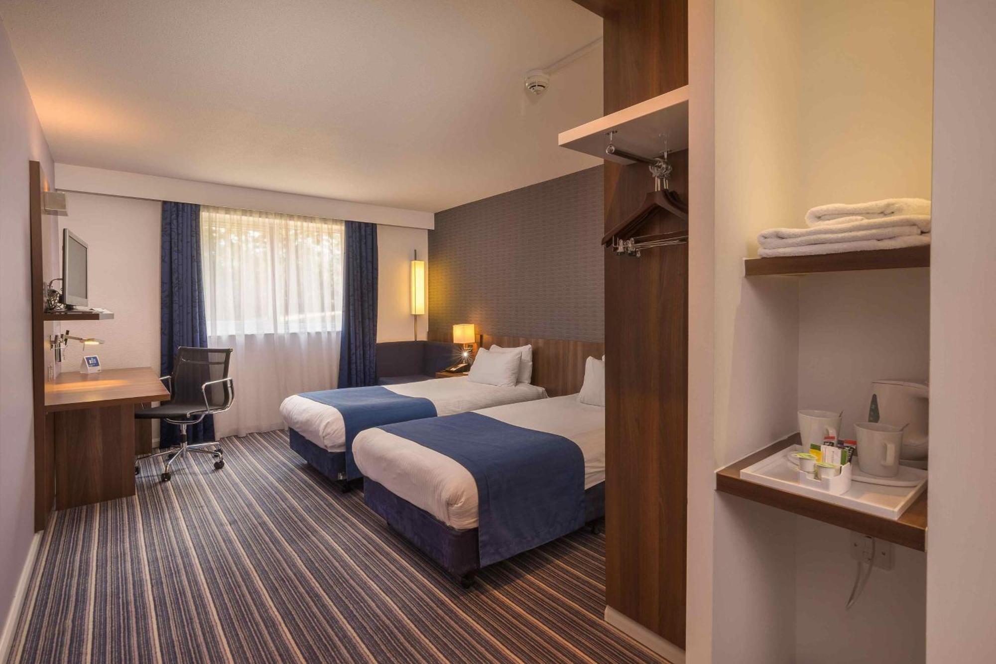 Holiday Inn Express Preston South By Ihg Екстериор снимка