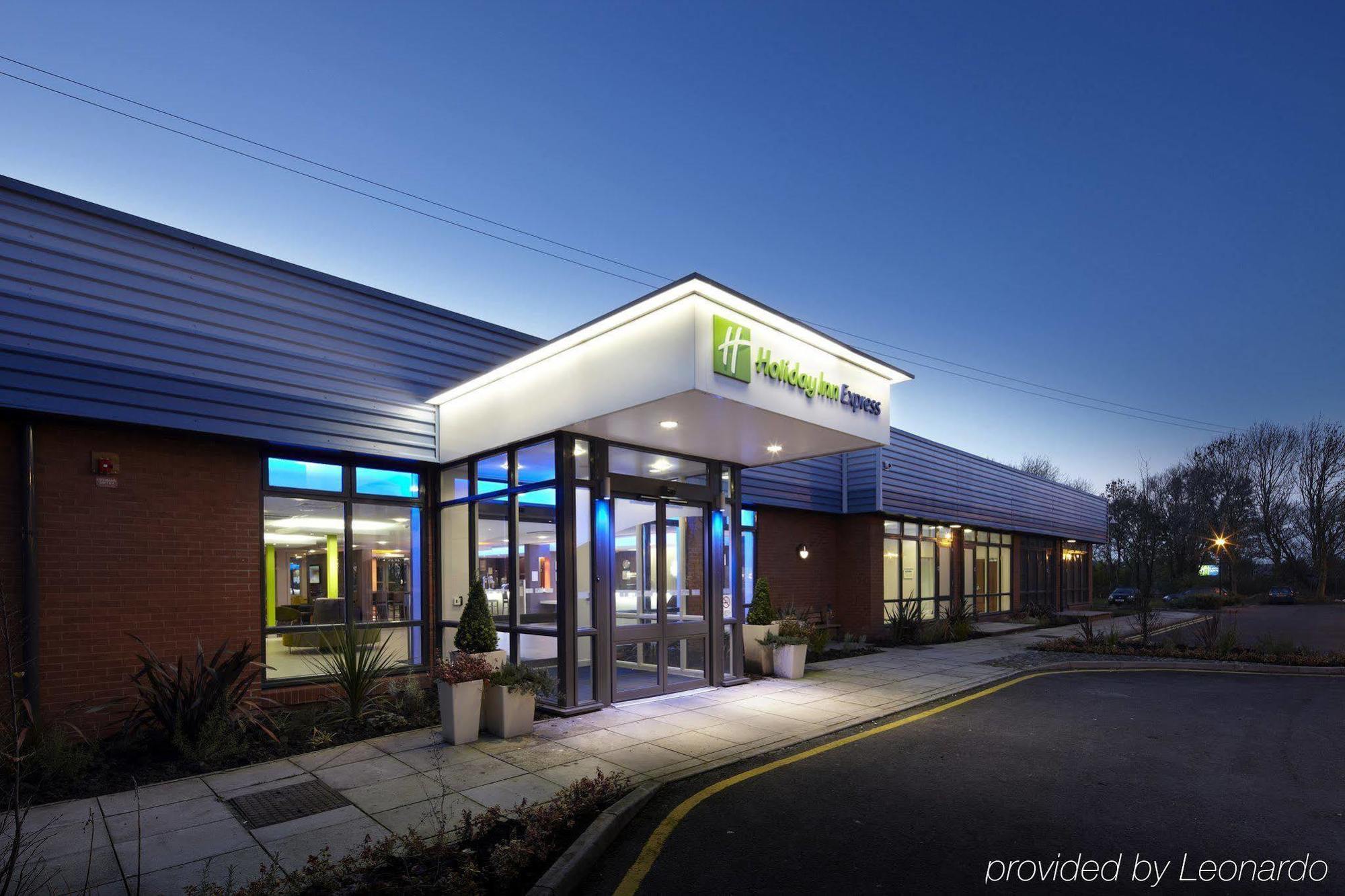 Holiday Inn Express Preston South By Ihg Екстериор снимка